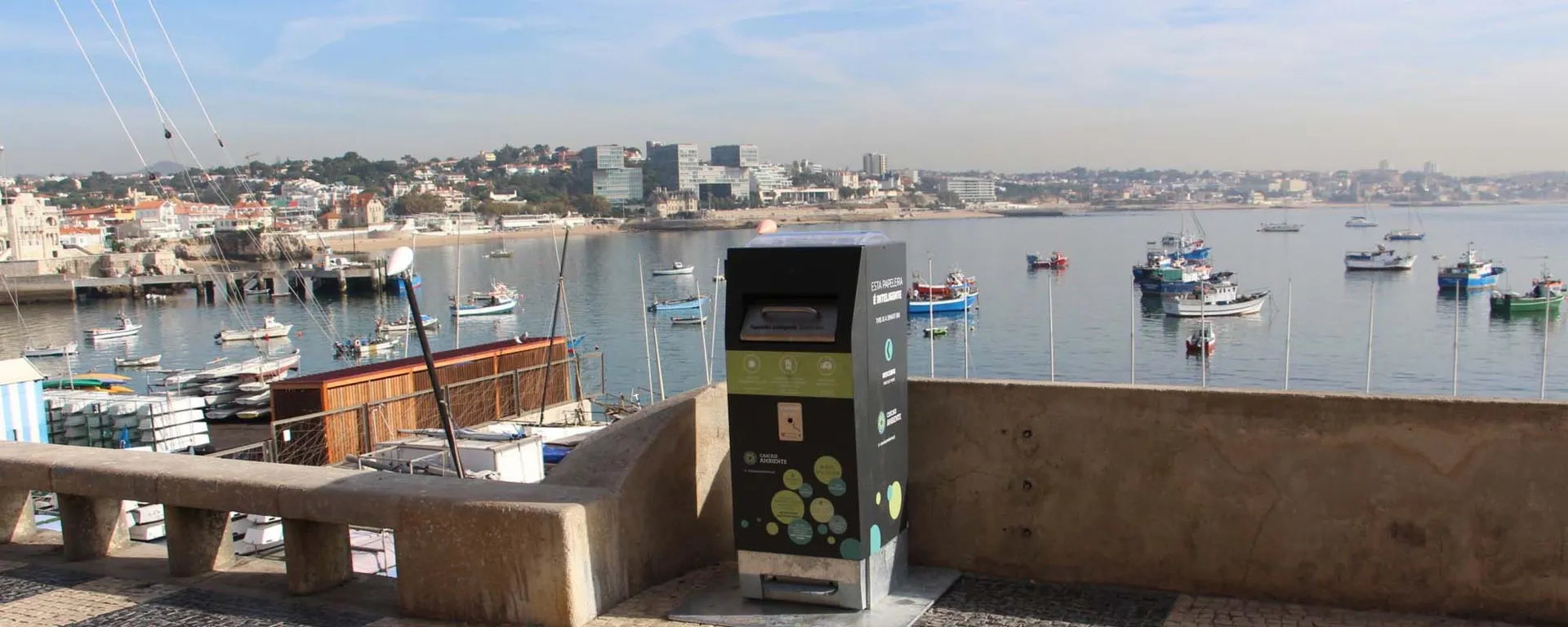Cestini intelligenti con compattazione per la gestione dei rifiuti urbani