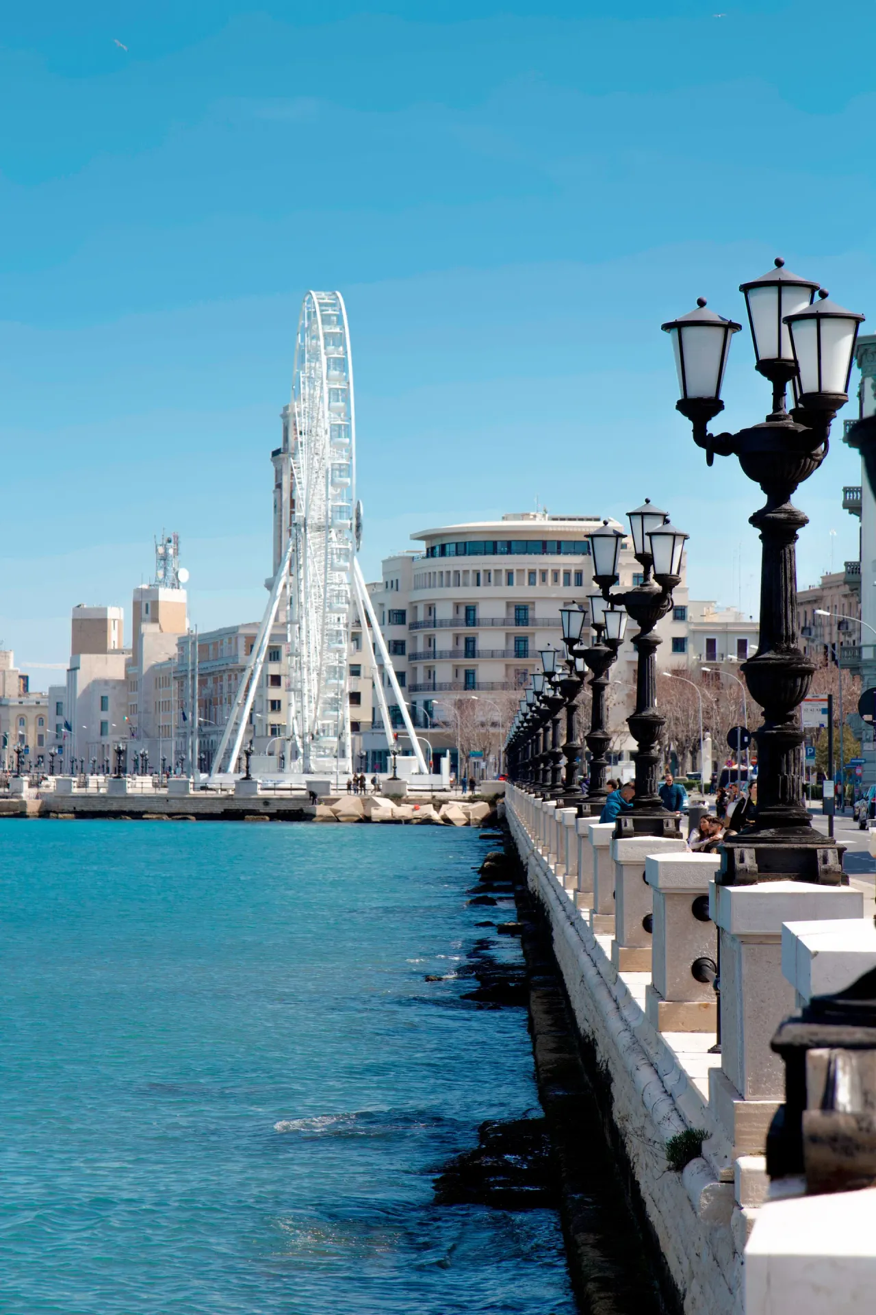 Lungomare di Bari con vista sul mare Adriatico